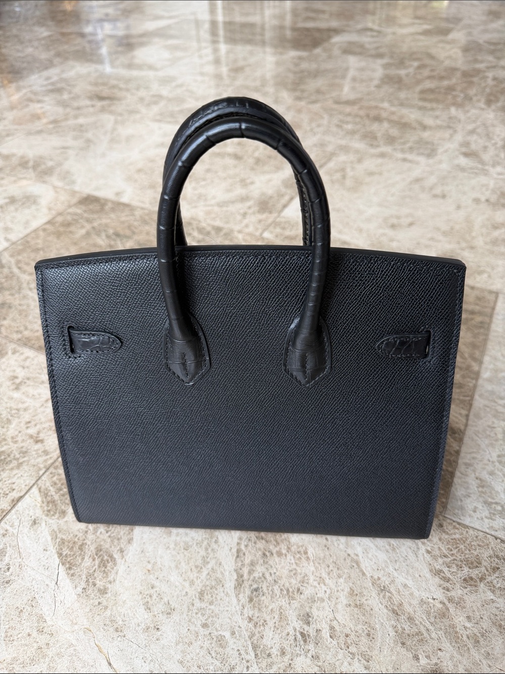 Handbag - Picture 2 of 5